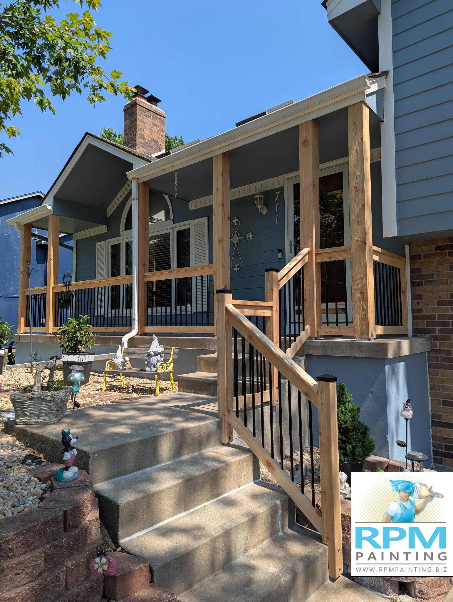 Updated Front Porch Living Area in Lee’s Summit